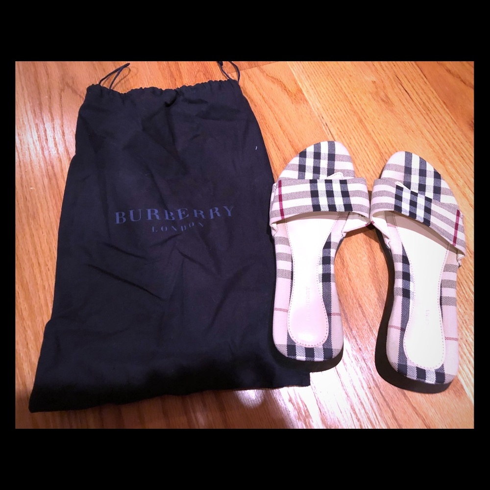 Brand new Burberry sandals size 8
